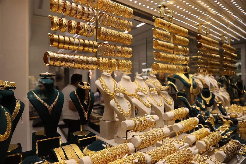 Altın yükselişe yöneldi! Gümüş rekor kırdı