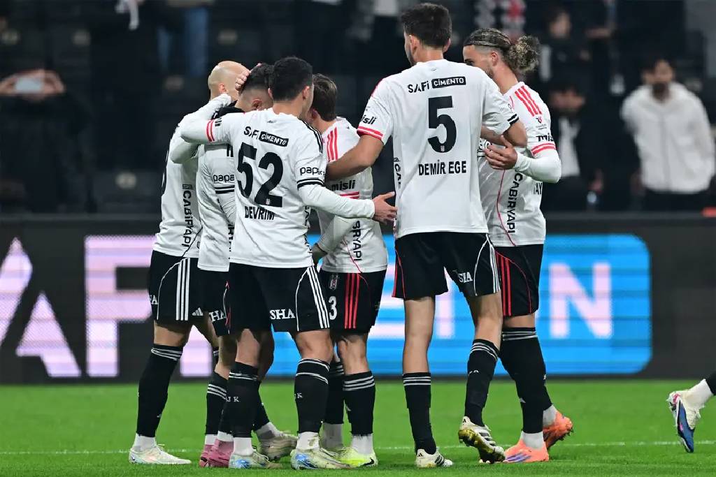 Beşiktaş, derbide son sözü söyledi: Beşiktaş 2 - 1 Fenerbahçe