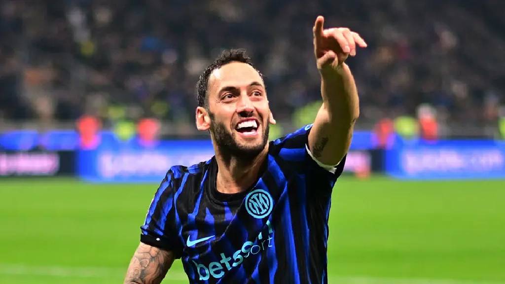 Galatasaray'da Hakan Çalhanoğlu gündemden düşmüyor