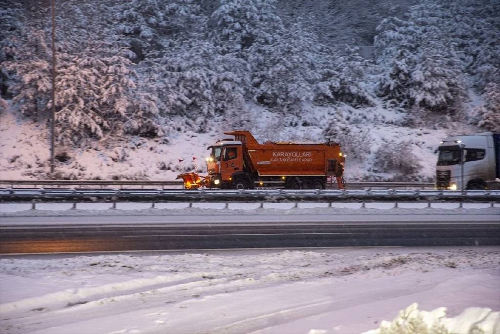 Ankara'da beklenen kar fırtınası başladı