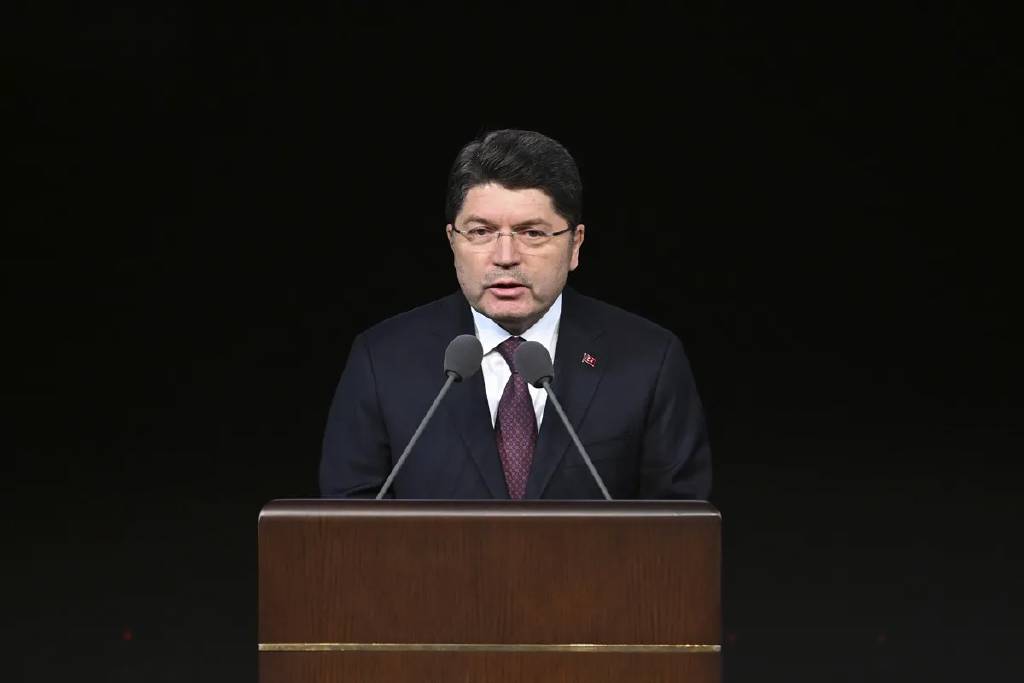 "Adalet, insanın onurunu korumaktır"