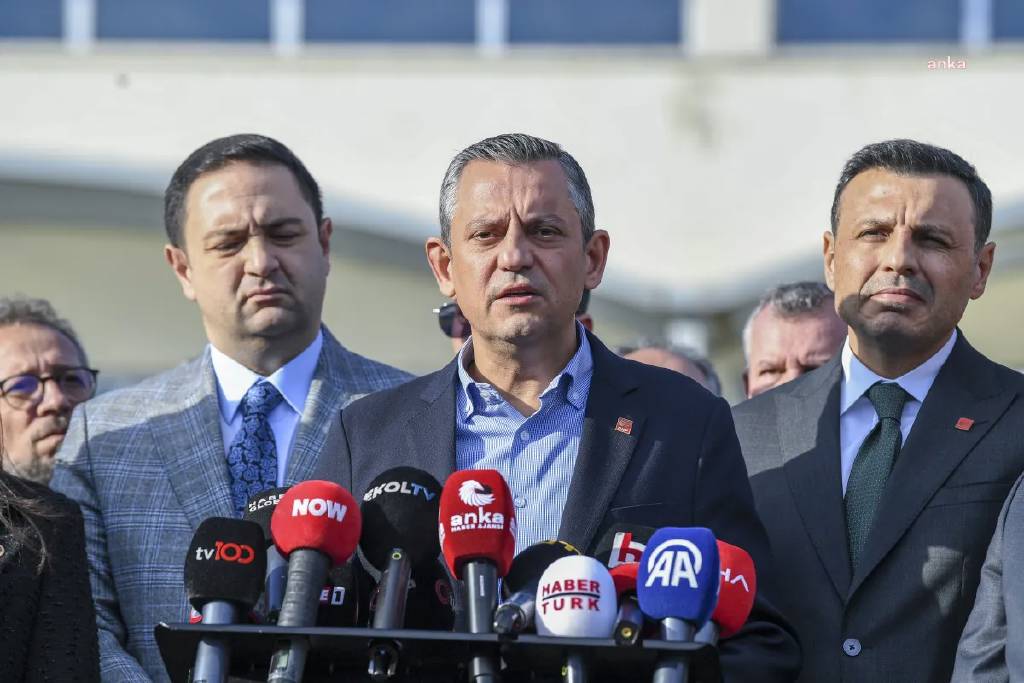 Özgür Özel, Silivri'de İmamoğlu ile görüştü