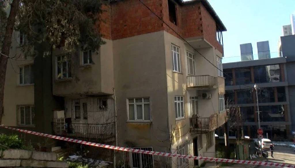 İstanbul'da duvarlarından ses gelen 3 katlı bina tahliye edildi