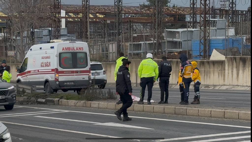 Büyükçekmece’de arızaya bakmak için indi, tırının altında kalarak öldü