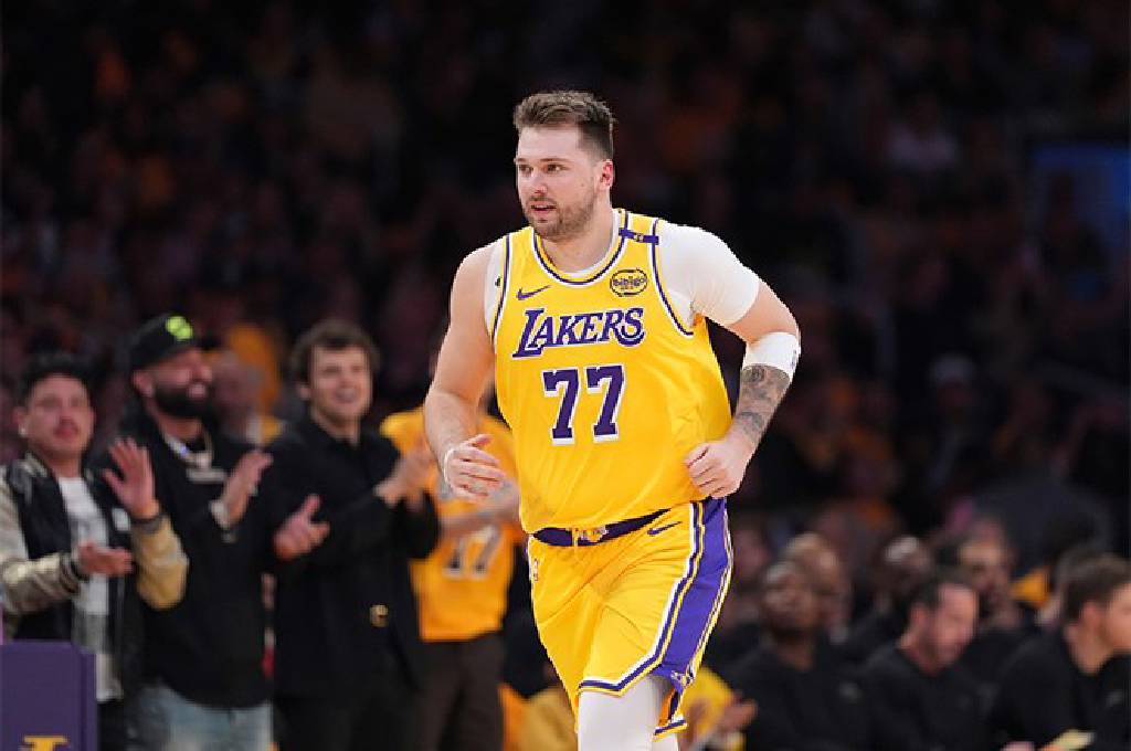  Luka Doncic, Lakers formasıyla ilk maçına çıktı