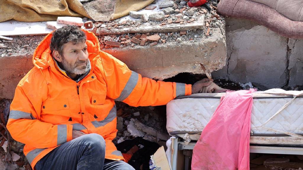 6 Şubat’ın en acı karelerinden biri! “Ateş hiç sönmüyor”