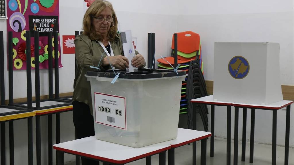Kosova'da genel seçim heyecanı! Halk sandık başına gitti...