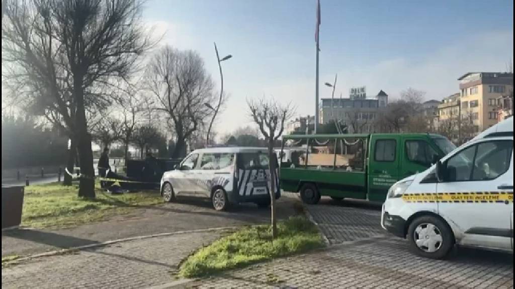 Yer: İstanbul! Parkta uyuyan adam donarak öldü...