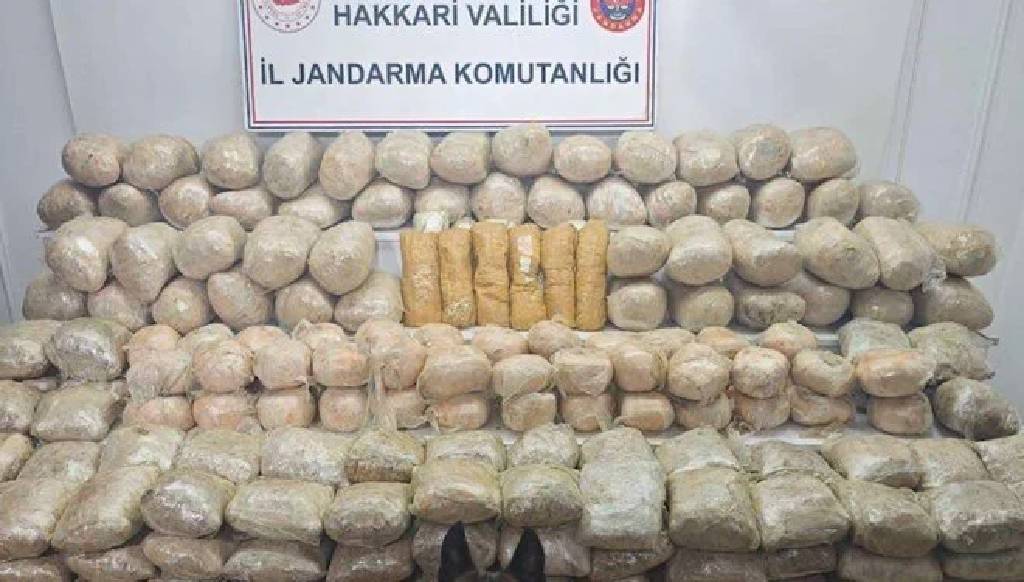Bakan Yerlikaya duyurdu! 175,5 kilogram esrar ele geçirildi
