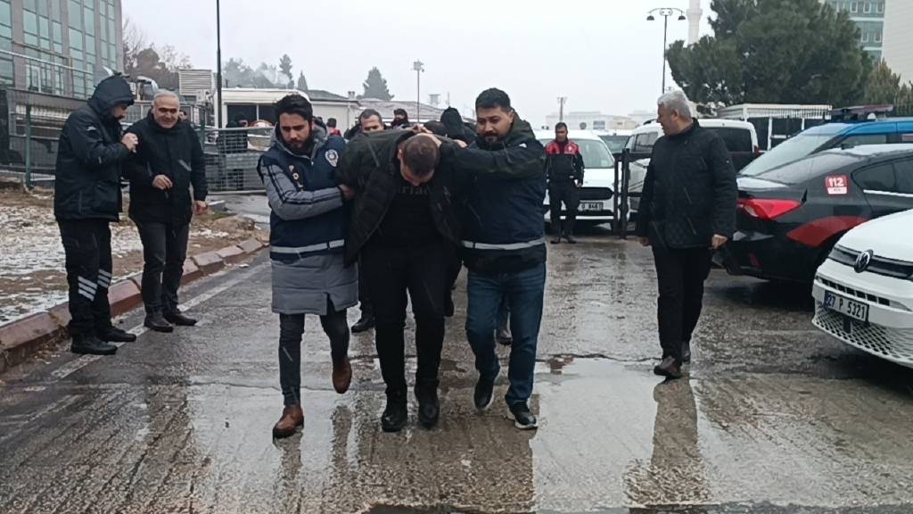 Gaziantep'te 17 yaşındaki genç sosyal medyadaki tartışma sonrası öldürülmüş