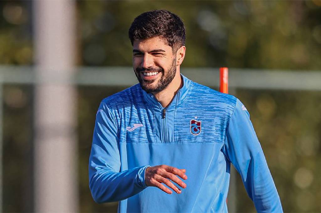 Galatasaray evrakların yetişmesi halinde milli sol bek ile sözleşme imzalayacak