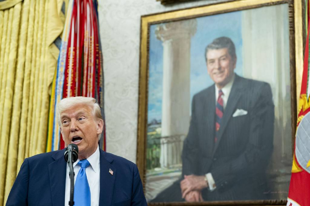 Trump: "Grönland'a sahip olmamız gerekiyor"