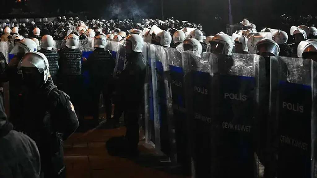 Saraçhane’de izinsiz gösteri düzenleyen 38 şüpheli tutuklandı…