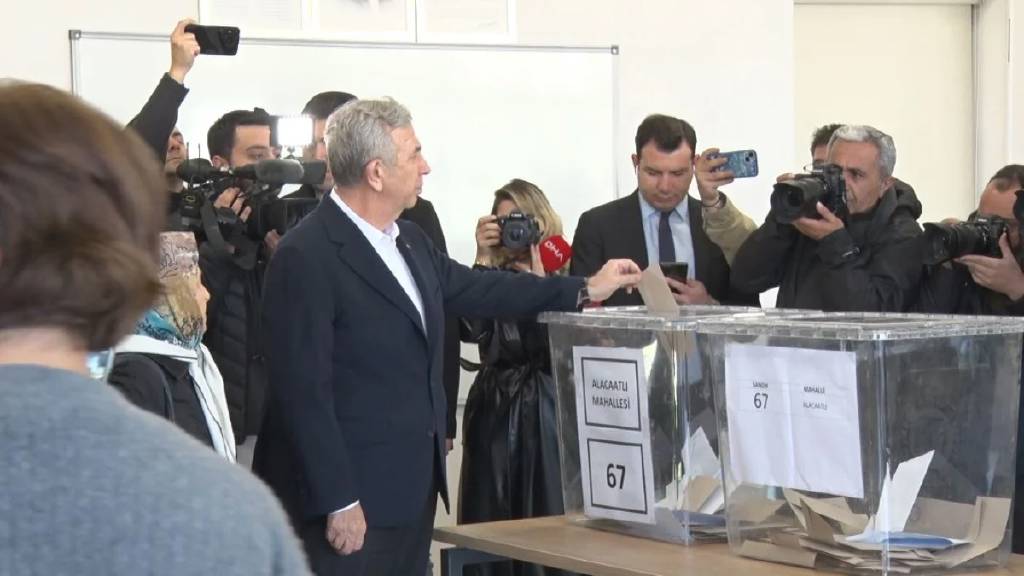 Mansur Yavaş, İmamoğlu'nun adaylığı için oy kullandı
