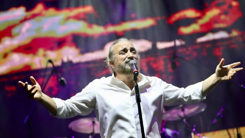 KKTC'de ölen şarkıcı Volkan Konak'ın cenazesi Türkiye'ye gönderildi