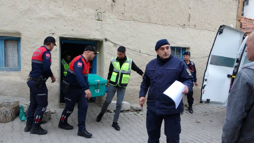 Kütahya'da ‘yasak aşk’ iddiasında kan aktı: 2 ölü