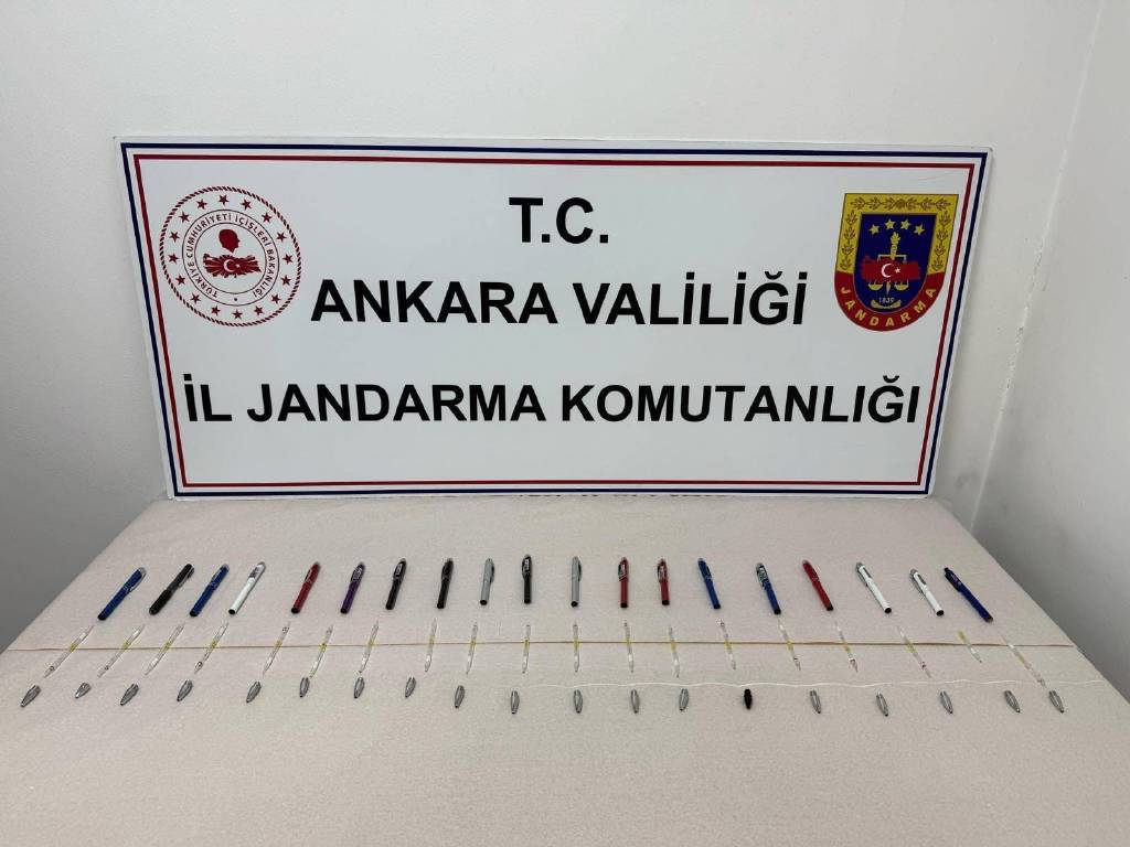 Ankara’da, 19 tüp yılan zehri ele geçirildi