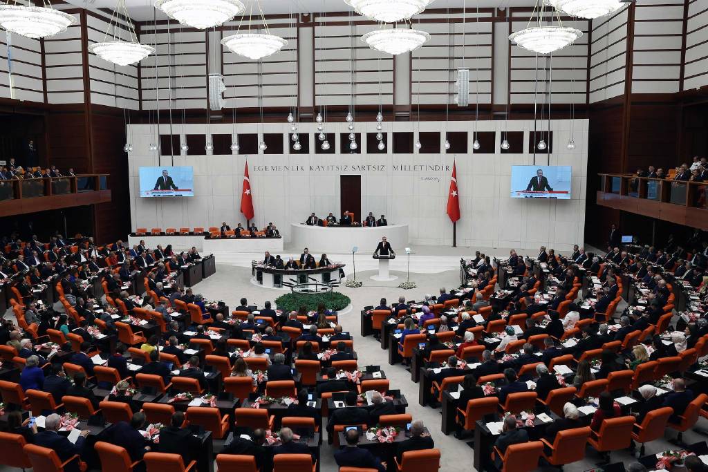 8 vekilin dokunulmazlık fezlekeleri, TBMM'ye sunuldu! 