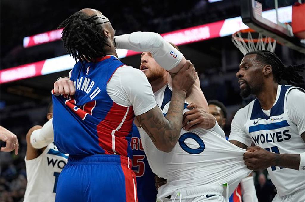 NBA maçında 7 isim oyundan ihraç edildi