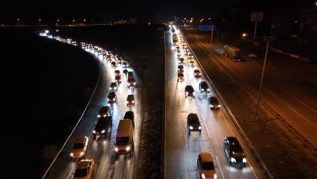 Ramazan Bayramı tatili bitiyor! Dönüş trafiği resmen başladı…