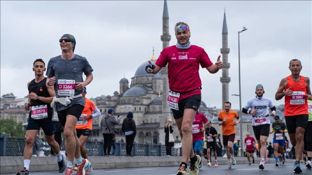İstanbul'da "yarı maraton" nedeniyle bazı yollar trafiğe kapatılacak