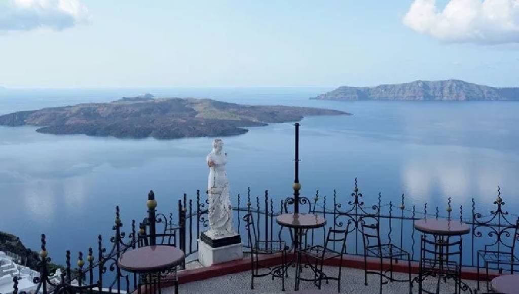 Santorini'de endişeli bekleyiş! "Ada sulara gömülebilir"