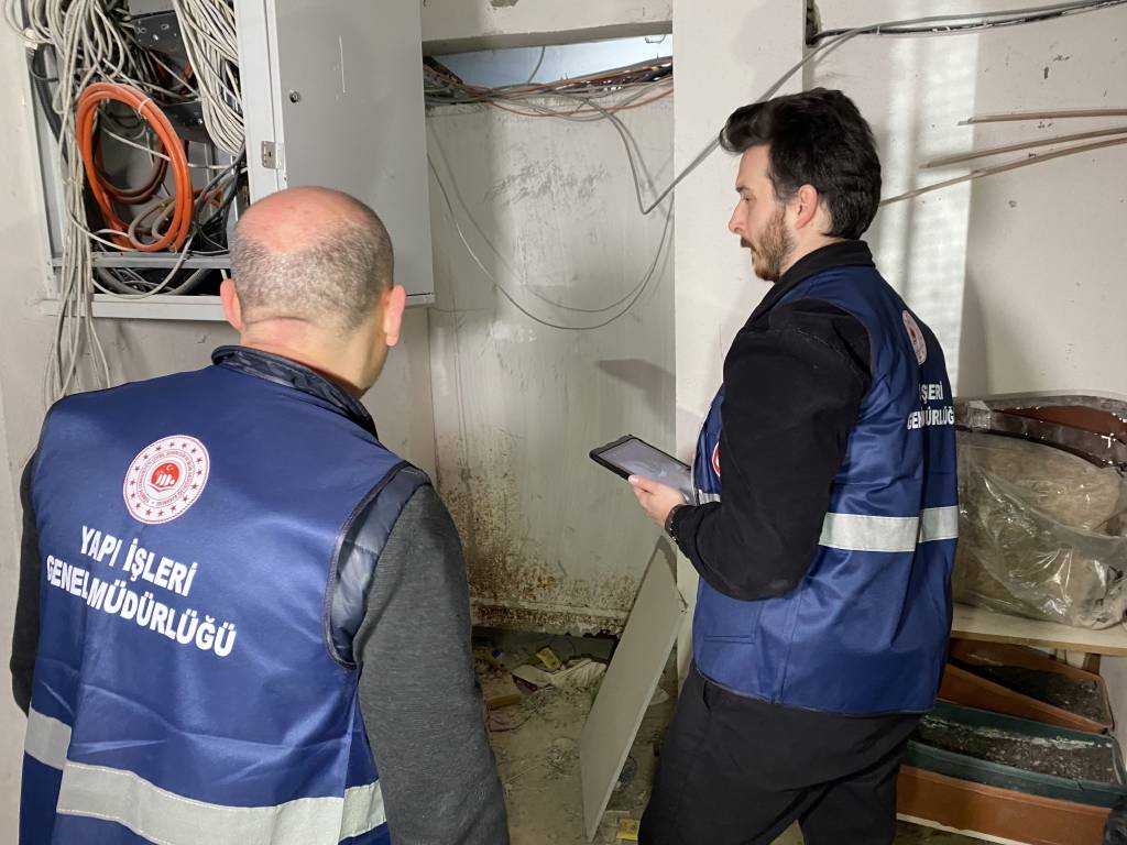 Deprem sonrası İstanbul’da hasar tespit çalışmaları sürüyor…