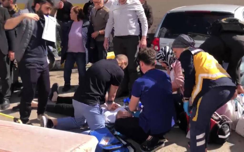 Taburcu olduğu hastanenin önünde kalbi durdu!