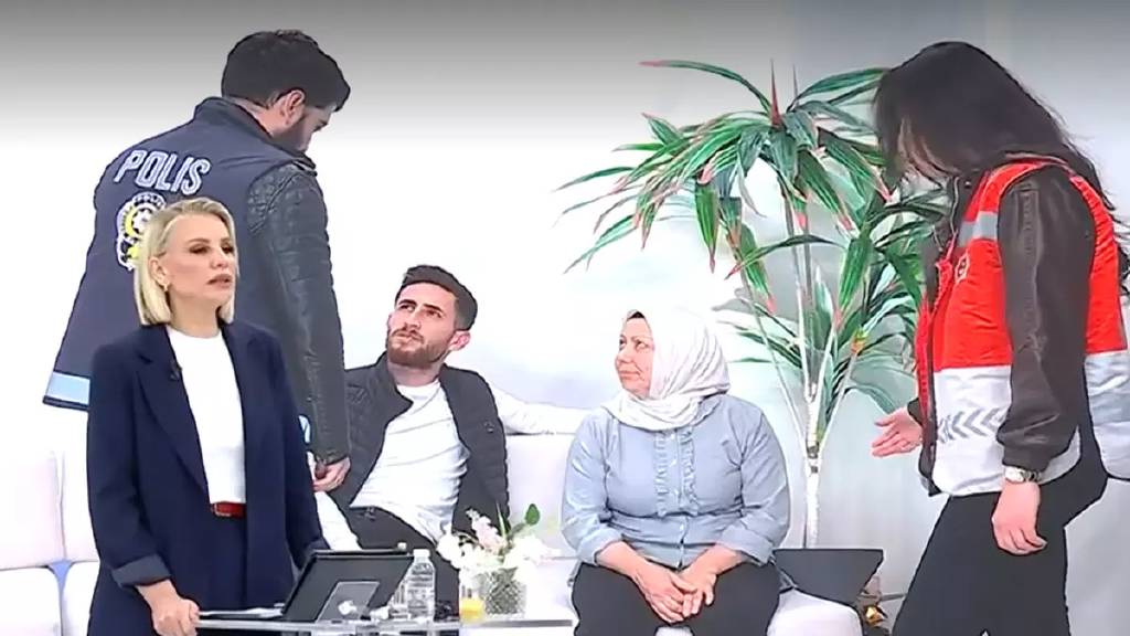 Stüdyoyu polis bastı! Esra Erol'un programında yasak aşk skandalına canlı yayında müdahale...