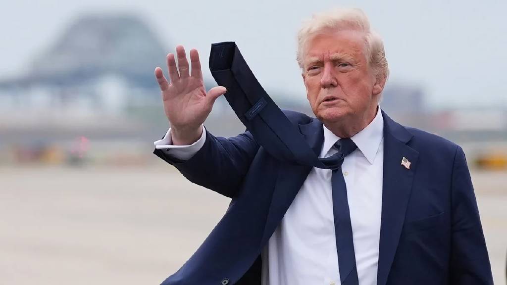 Trump: Zelensky daha fazla silaha ihtiyacı olduğunu söylüyor