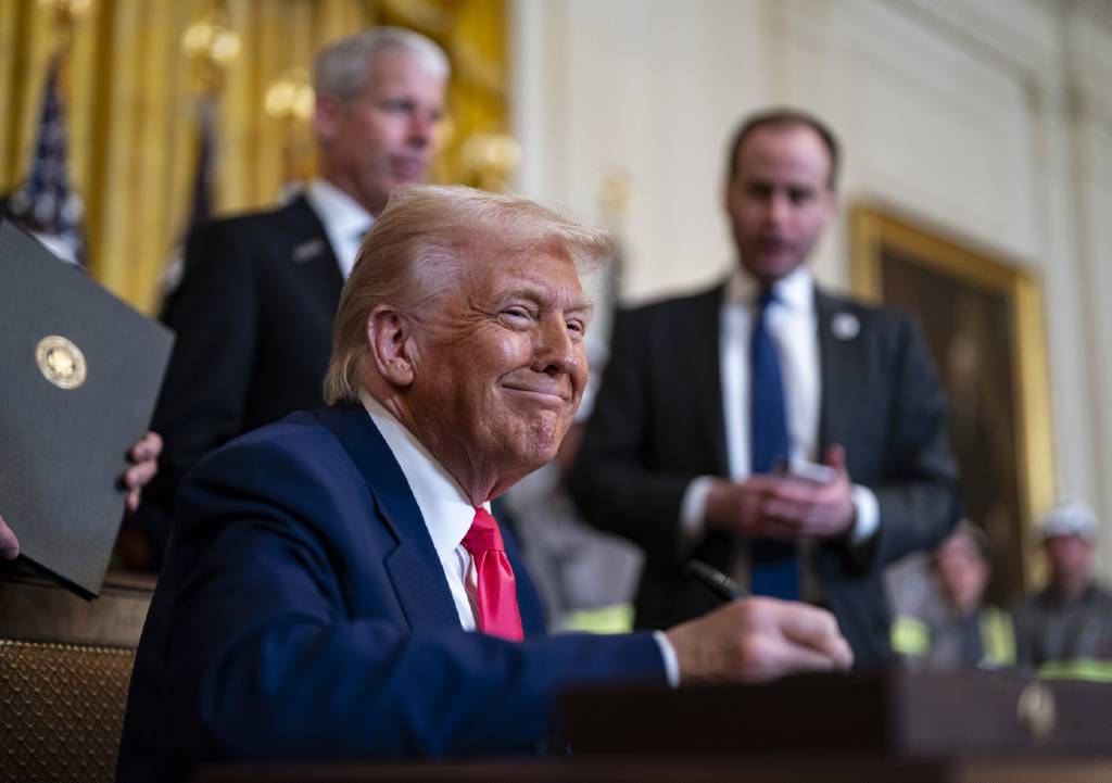 Trump, durmuyor! Çin'e vergiyi yüzde 145'e çıkardı…