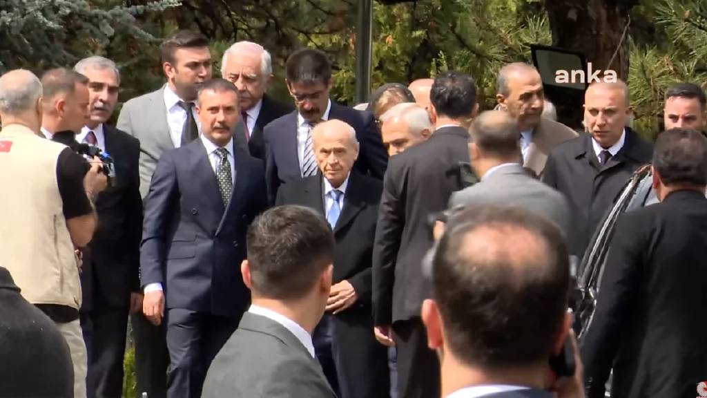 Devlet Bahçeli'den iki ay sonra ilk görüntü: Türkeş'in mezarını ziyaret etti