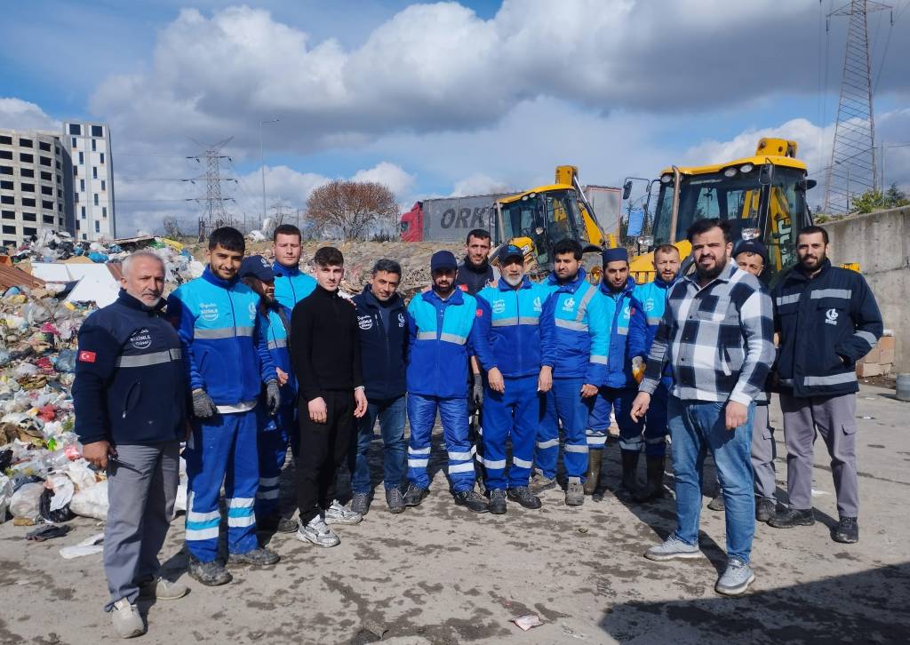 Bağcılar’da bir esnaf, yanlışlıkla çöpe 100 bin lira attı!
