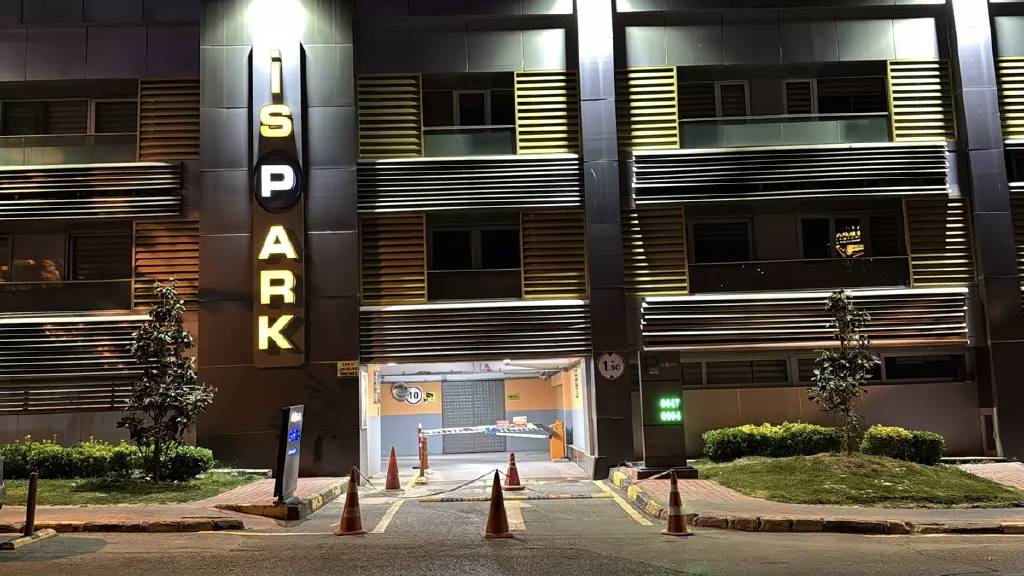 İSPARK'a ait çok sayıda otopark İBB zabıta ekipleri tarafından kapatıldı!