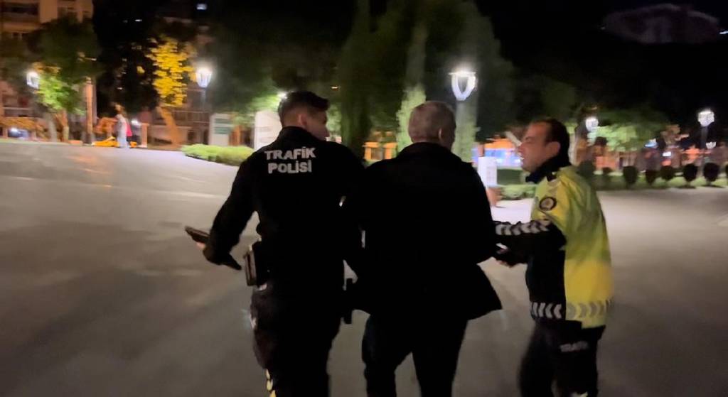 Bursa'da alkollü sürücü, yaya olarak kaçmaya çalıştı!