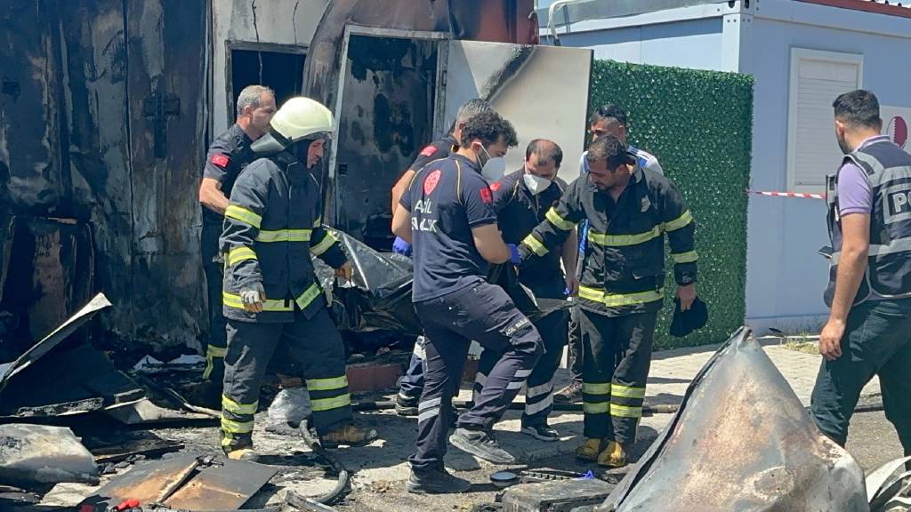 Konteynerde kalan depremzede, yanarak öldü!