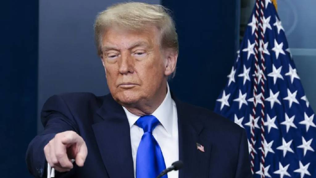 Trump’tan Hamaney’e: Onu utanç verici bir ölümden kurtardım