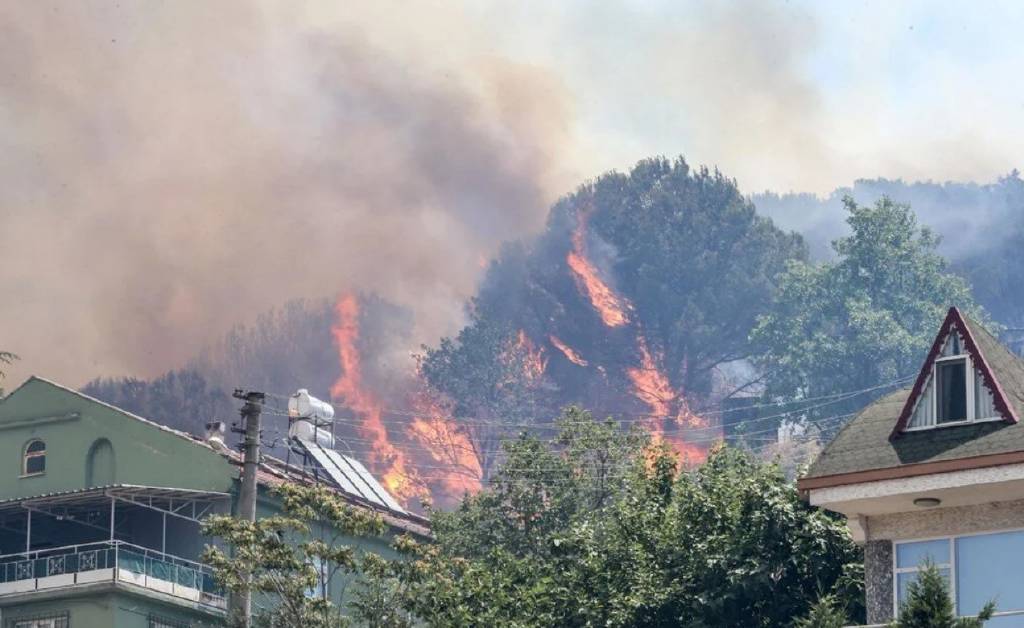 Antalya, Sakarya, Bursa, Tekirdağ ve Kahramanmaraş'ta yangın!