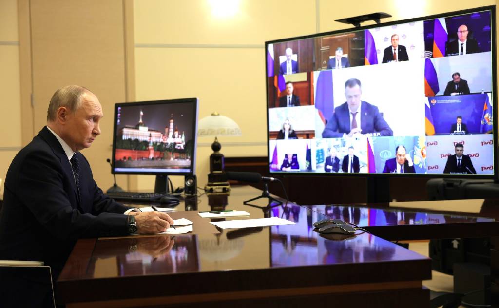 Putin, "Zaten gayrimeşru olan Kiev rejimi, bir terör örgütüne dönüşüyor"