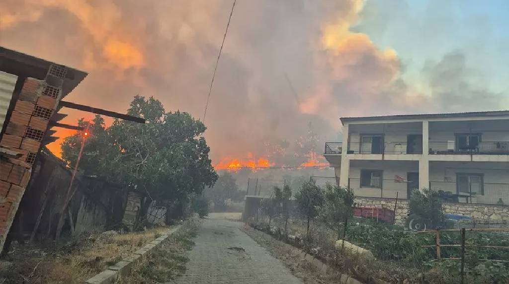 İzmir yangını kontrol altına alınmıştı! Aynı bölgede ikinci yangın