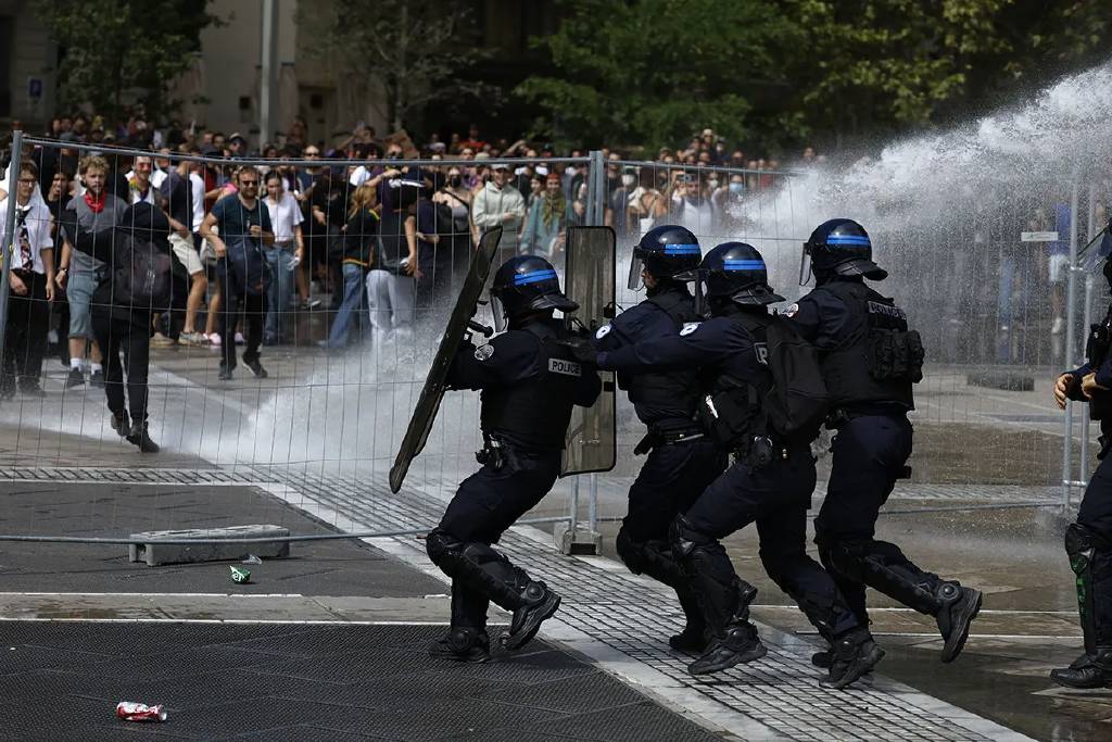 Fransa'daki protestolarda gözaltı sayısı 473'e çıktı