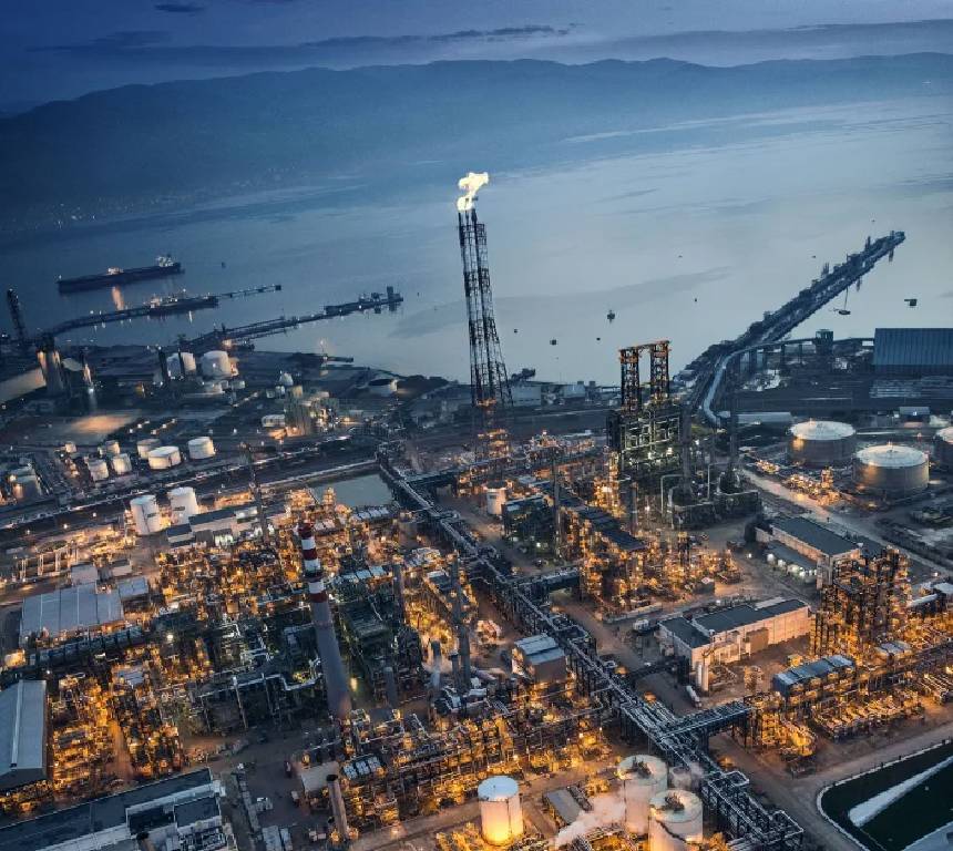 TÜPRAŞ İzmit rafinerisi patlaması anında kontrol altına alındı