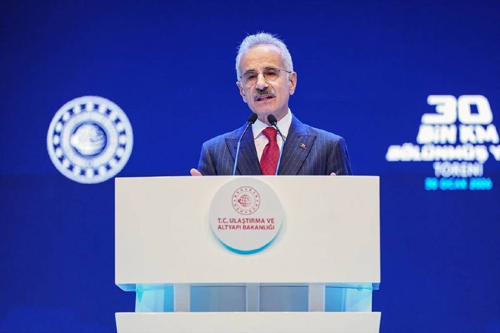 "Bölünmüş yol ağımızı bugün 30 bin kilometreye çıkardık"