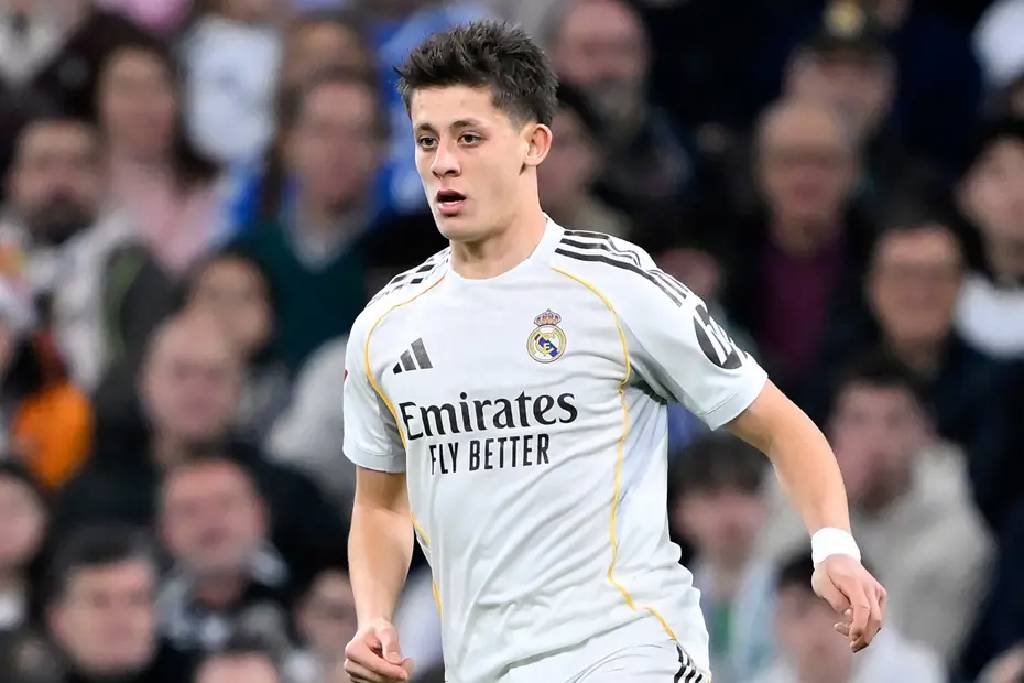 Arda oyuna girdi, 5 dakika yetti