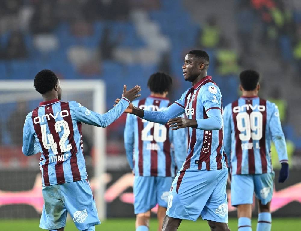 Trabzonspor, Kasımpaşa'yı 2 golle geçti