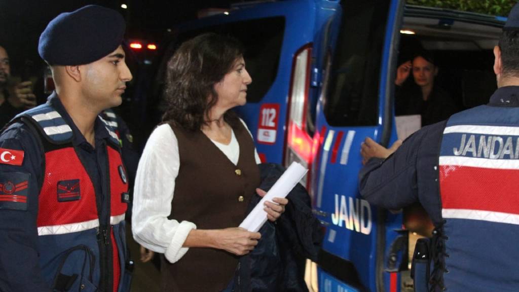 Çukurova Belediyesi'ne operasyon: 49 şüpheli adliyede