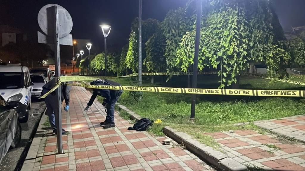 Karaman'da parkta bıçaklı kavga: 2 genç ağır yaralı