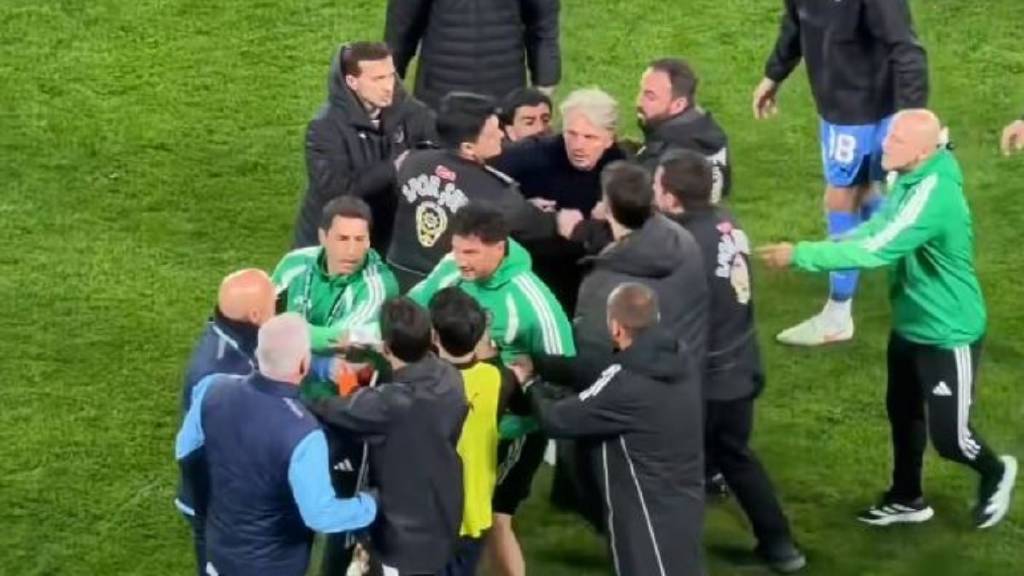 Başakşehir 2-1 kazandı, maç sonu Nuri Şahin ile Orhan Ak gerildi