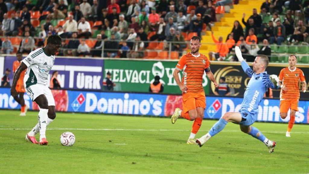 Kocaelispor, deplasmanda Alanyaspor'u 2-1 yendi