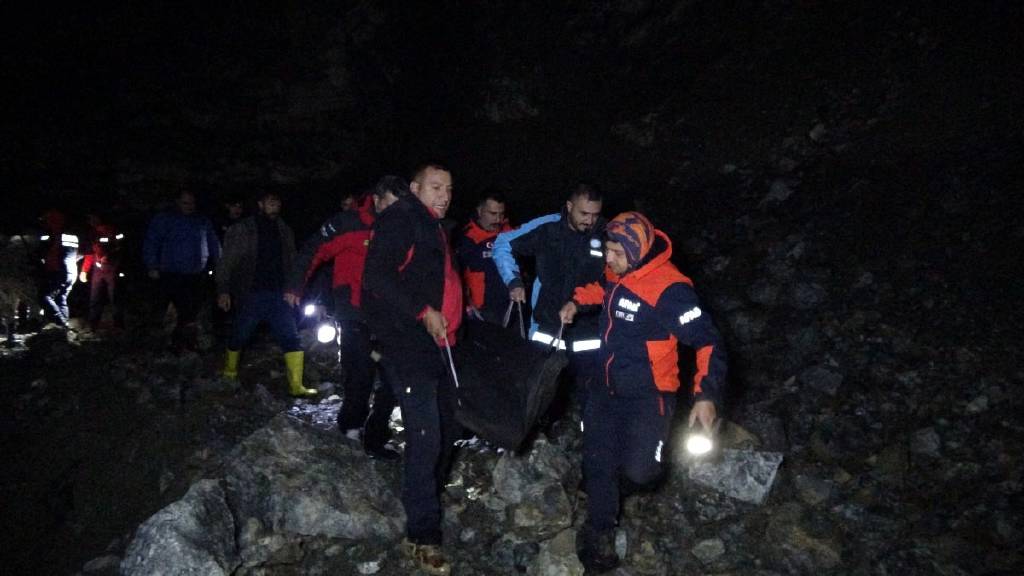 Erzurum'da balık tutmak için kamp kuran kişi kalp krizinden öldü